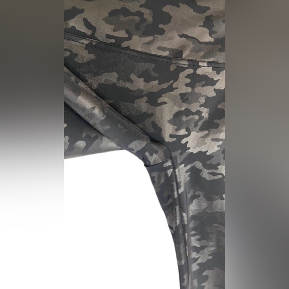 NWOT SPANX Faux Leather High Rise Camo Leggings- Size Large - Picture 7 of 8